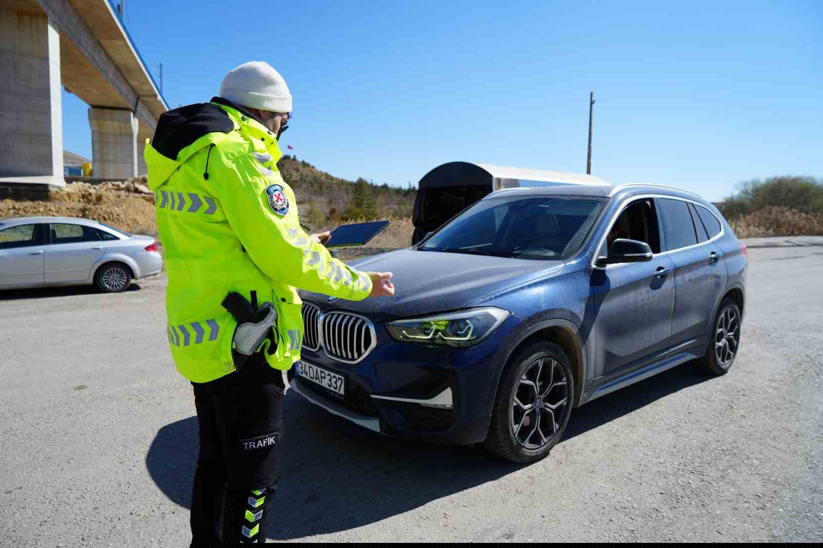 43 ilin geçiş güzergahında APP plakalı araçlar durduruldu: Sürücülere uyarı yapıldı
