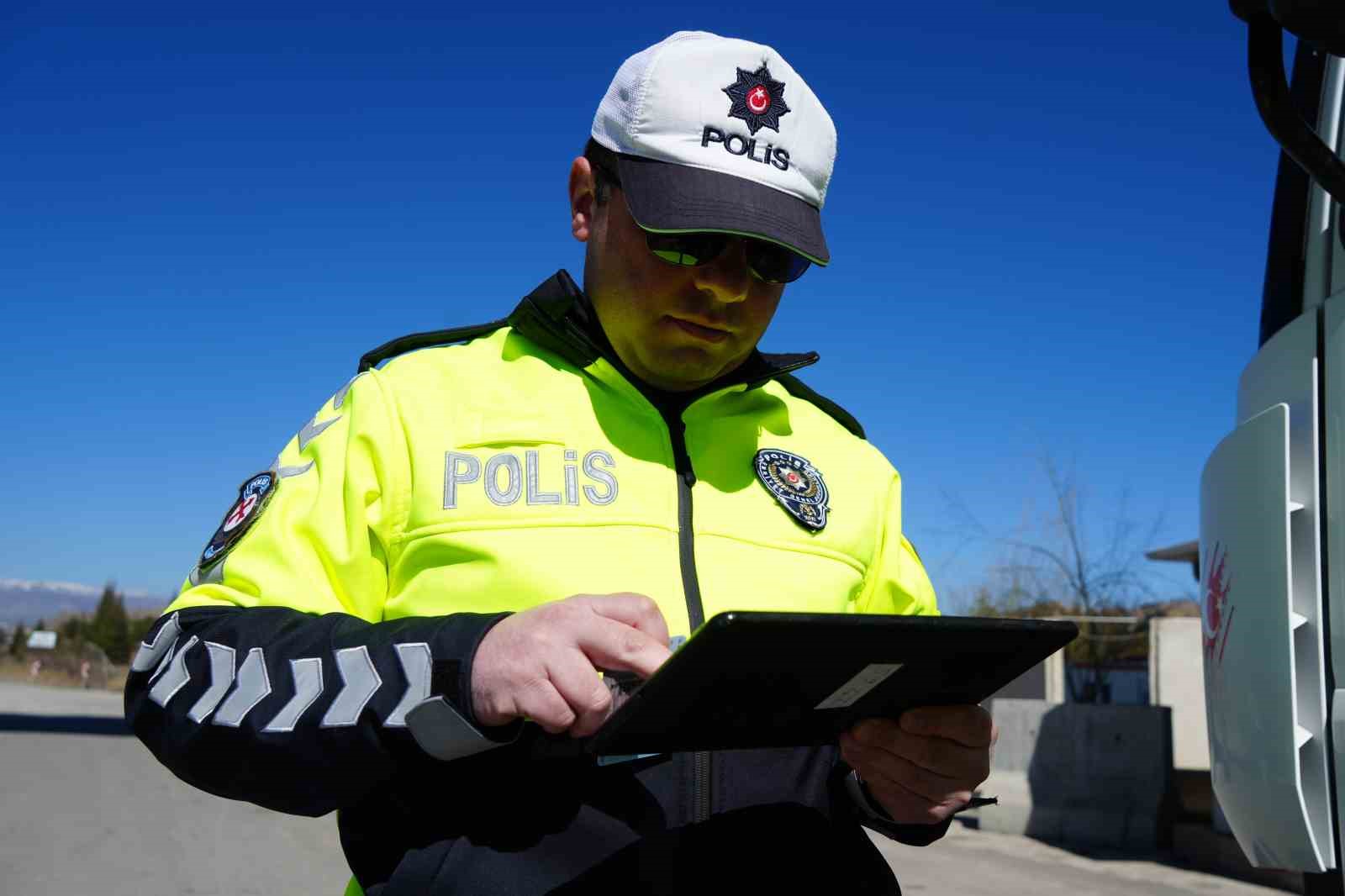 43 ilin geçiş noktasının bayram bilançosu belli oldu: 1 milyon 274 bin araç geçti, ölümlü kaza yaşanmadı
