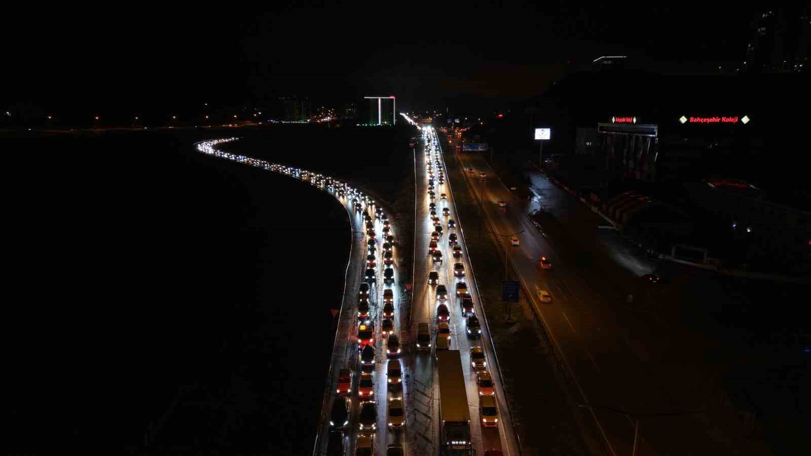 43 ilin geçiş noktasının bayram bilançosu belli oldu: 1 milyon 274 bin araç geçti, ölümlü kaza yaşanmadı
