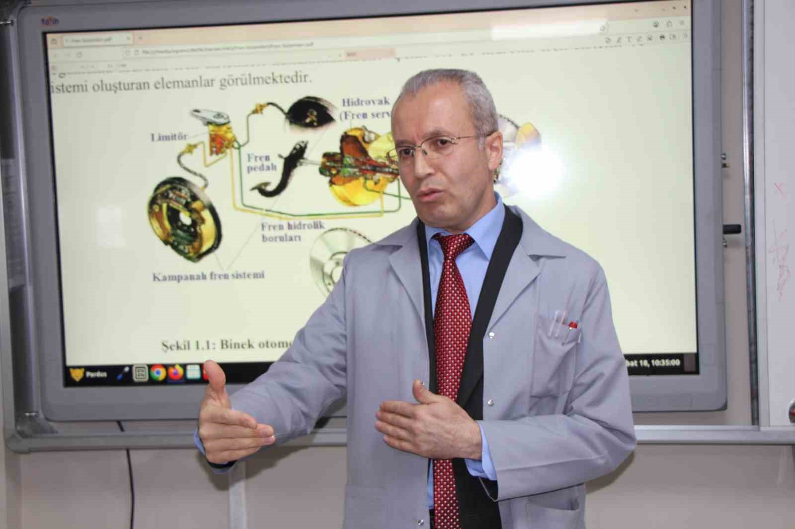 45 yaşında polislikten ayrılıp öğretmen oldu, emekliliğini 20 yıl uzattı
