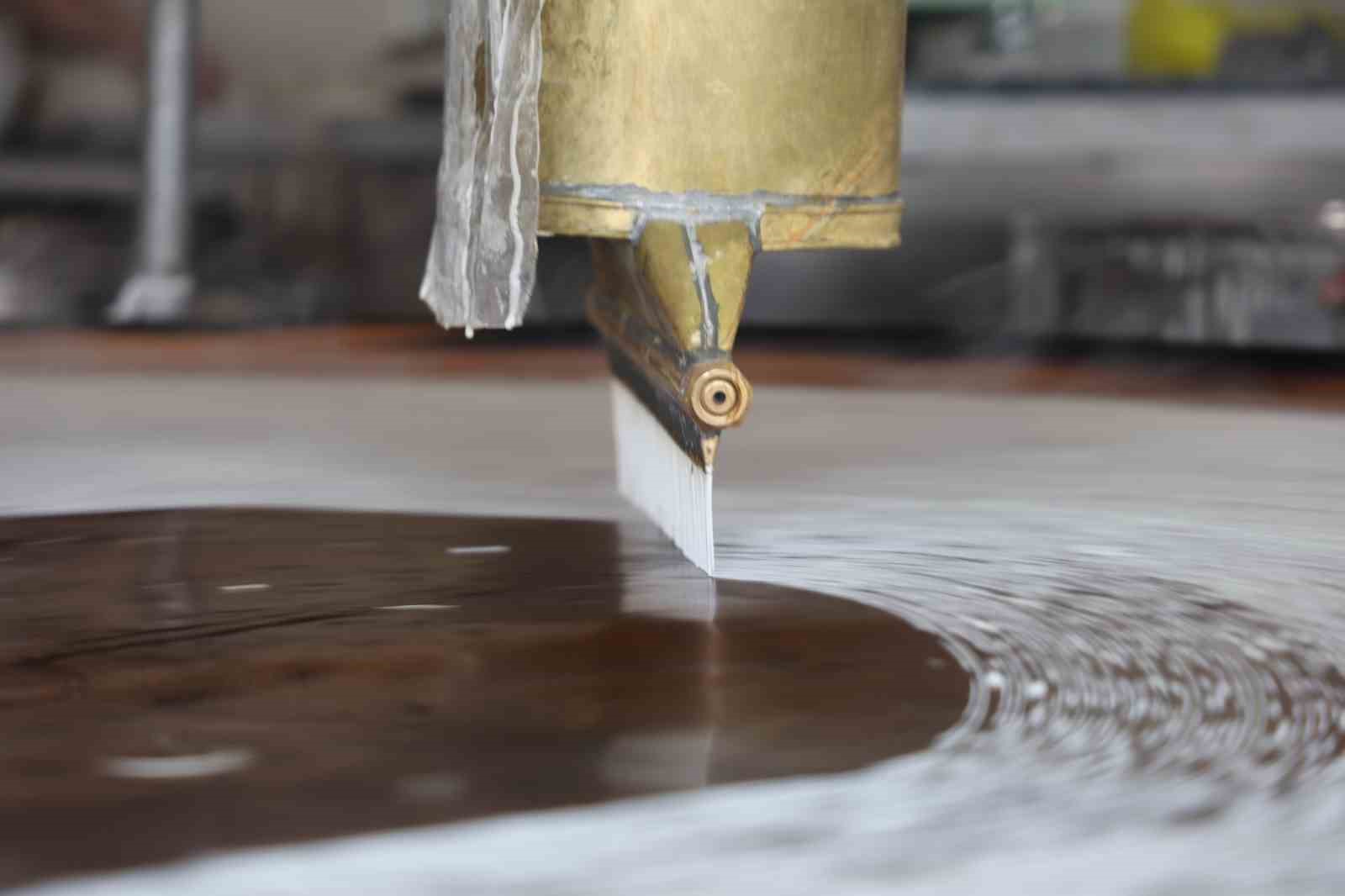 45 yıllık bakır ocakta geleneksel tel kadayıf
45 yıllık bakır ocakta geleneksel tel kadayıf