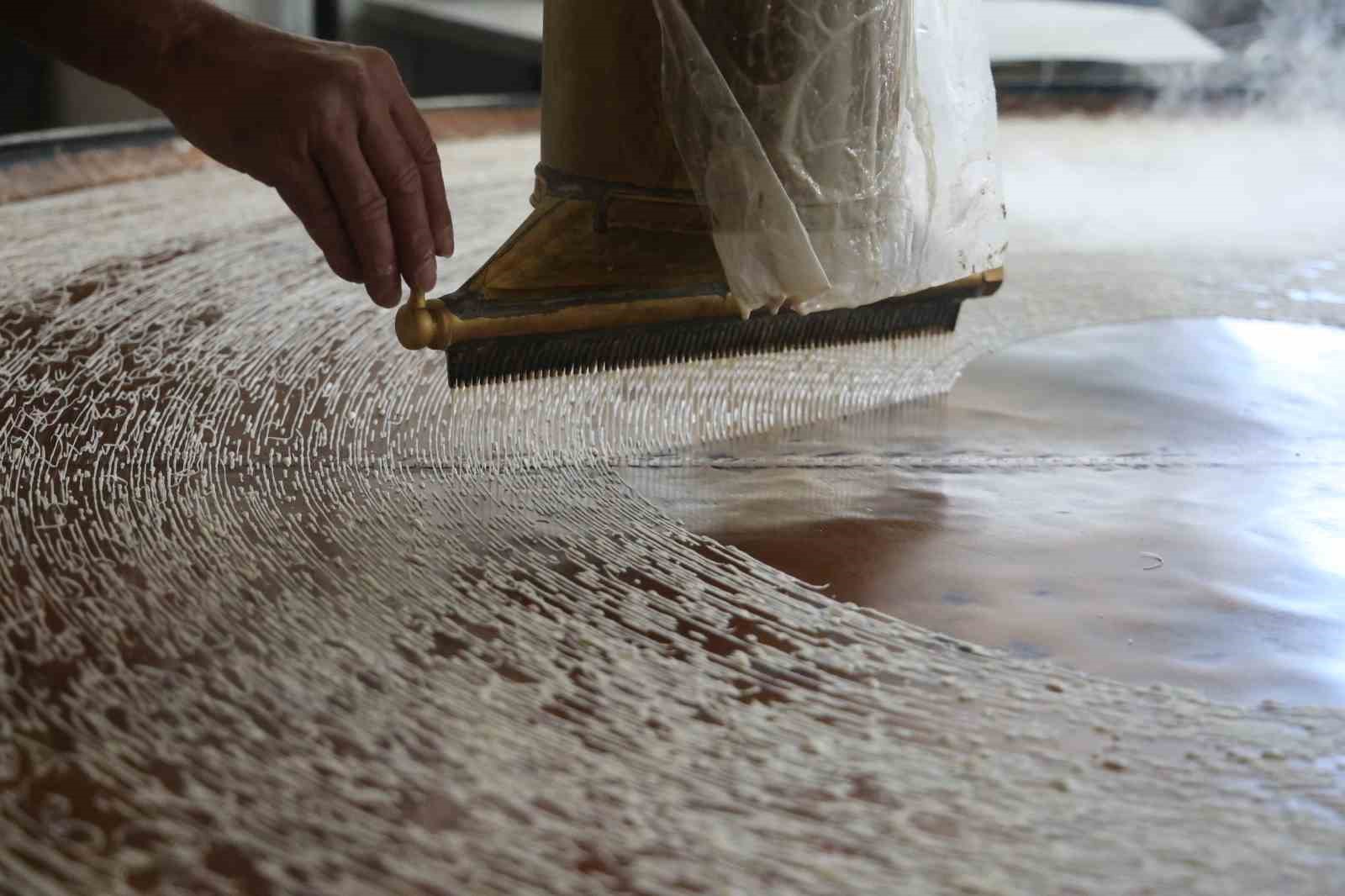 45 yıllık bakır ocakta geleneksel tel kadayıf
45 yıllık bakır ocakta geleneksel tel kadayıf