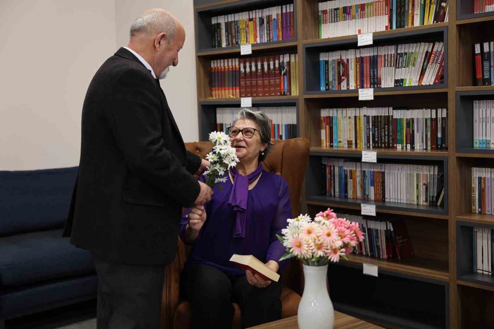 47 yıllık eşine Sevgililer Günü sürprizi yaptı
47 yıllık eşine Sevgililer Günü sürprizi yaptı