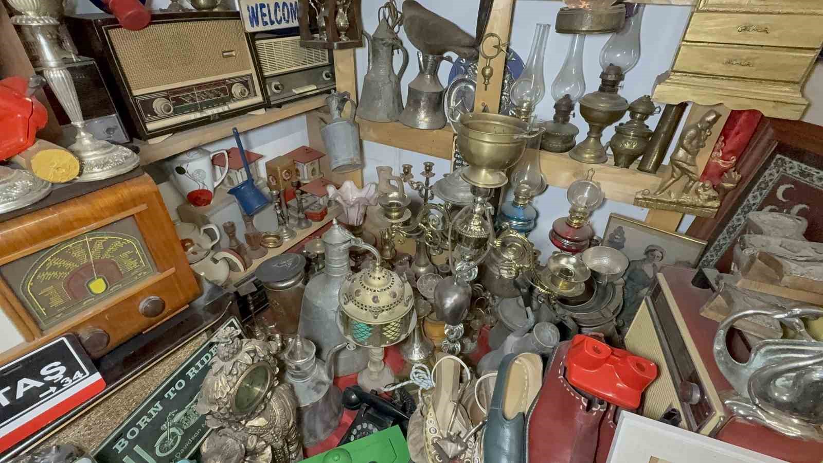 47 yıllık tutku servete dönüştü: antika dükkânında adım atacak yer yok
