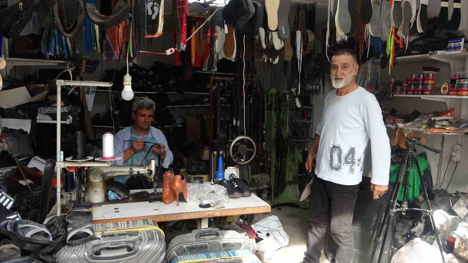 48 yıllık usta çalışma azmiyle gençlere örnek oluyor
