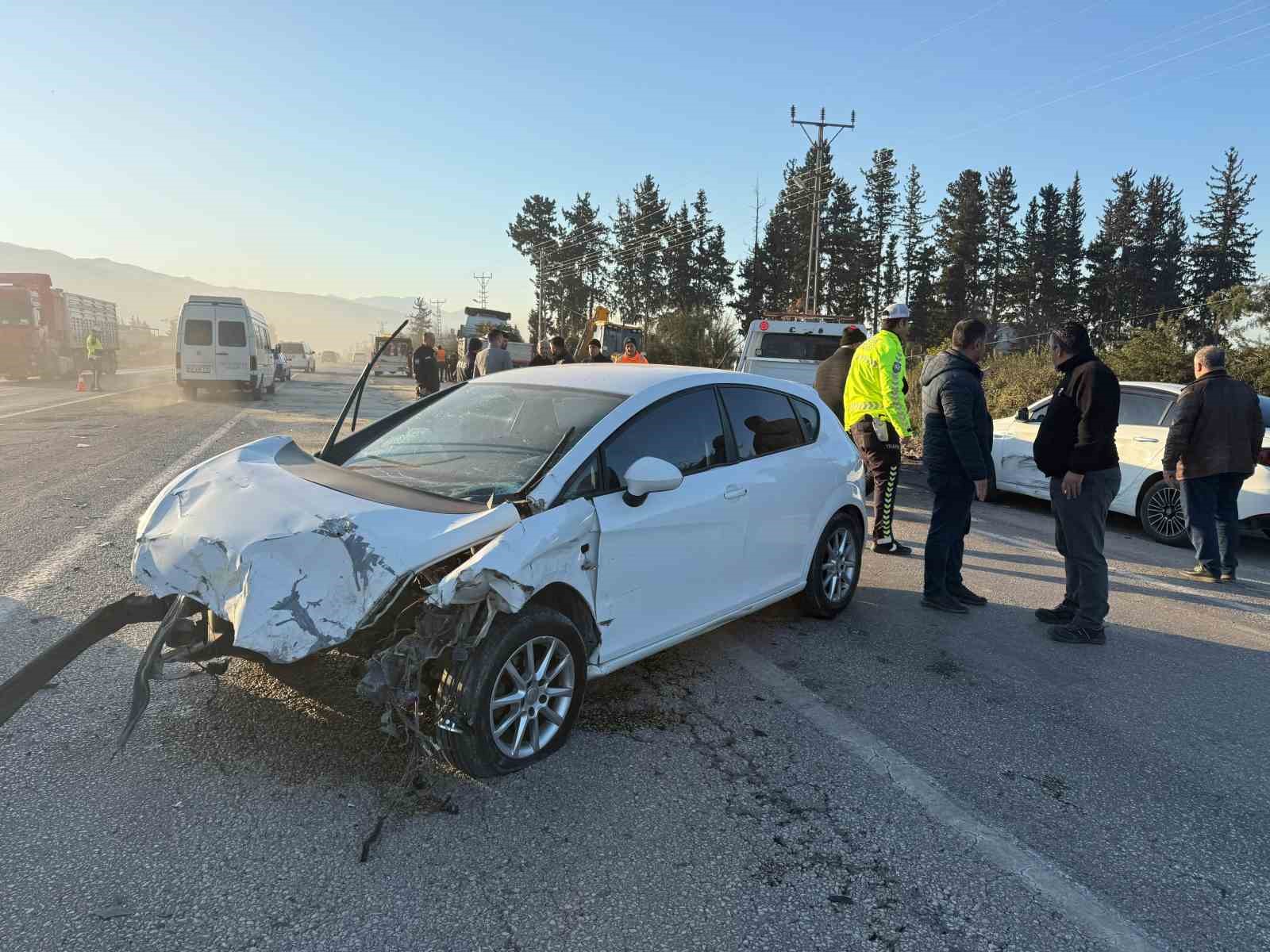 5 aracın karıştığı kaza anbean araç kamerasında
