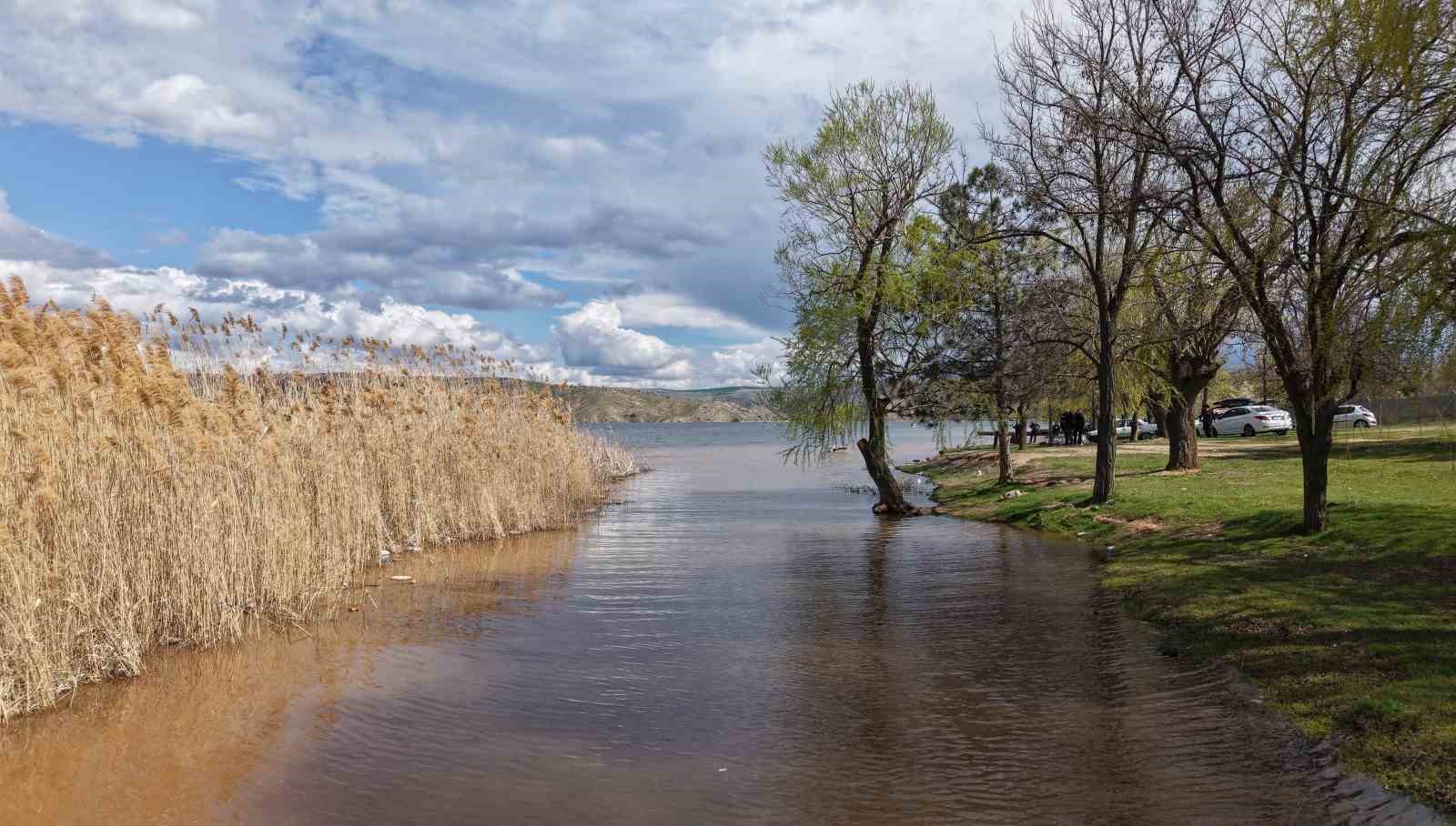 5 ay önce çekilmişti, son hali havadan görüntülendi: Barajda su seviyesi yeniden yükseldi
