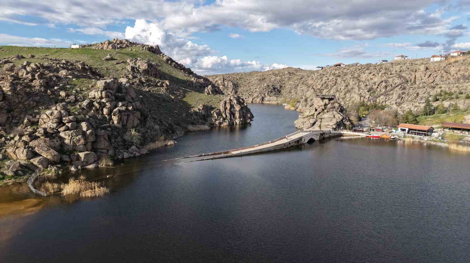 5 ay önce çekilmişti, son hali havadan görüntülendi: Barajda su seviyesi yeniden yükseldi
