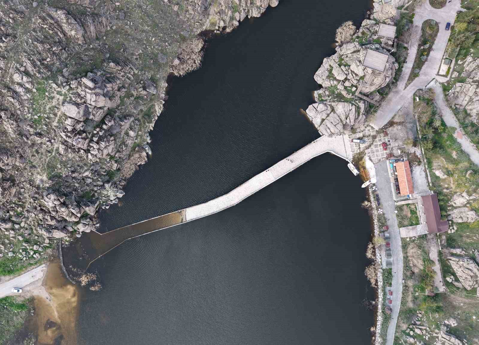 5 ay önce çekilmişti, son hali havadan görüntülendi: Barajda su seviyesi yeniden yükseldi
