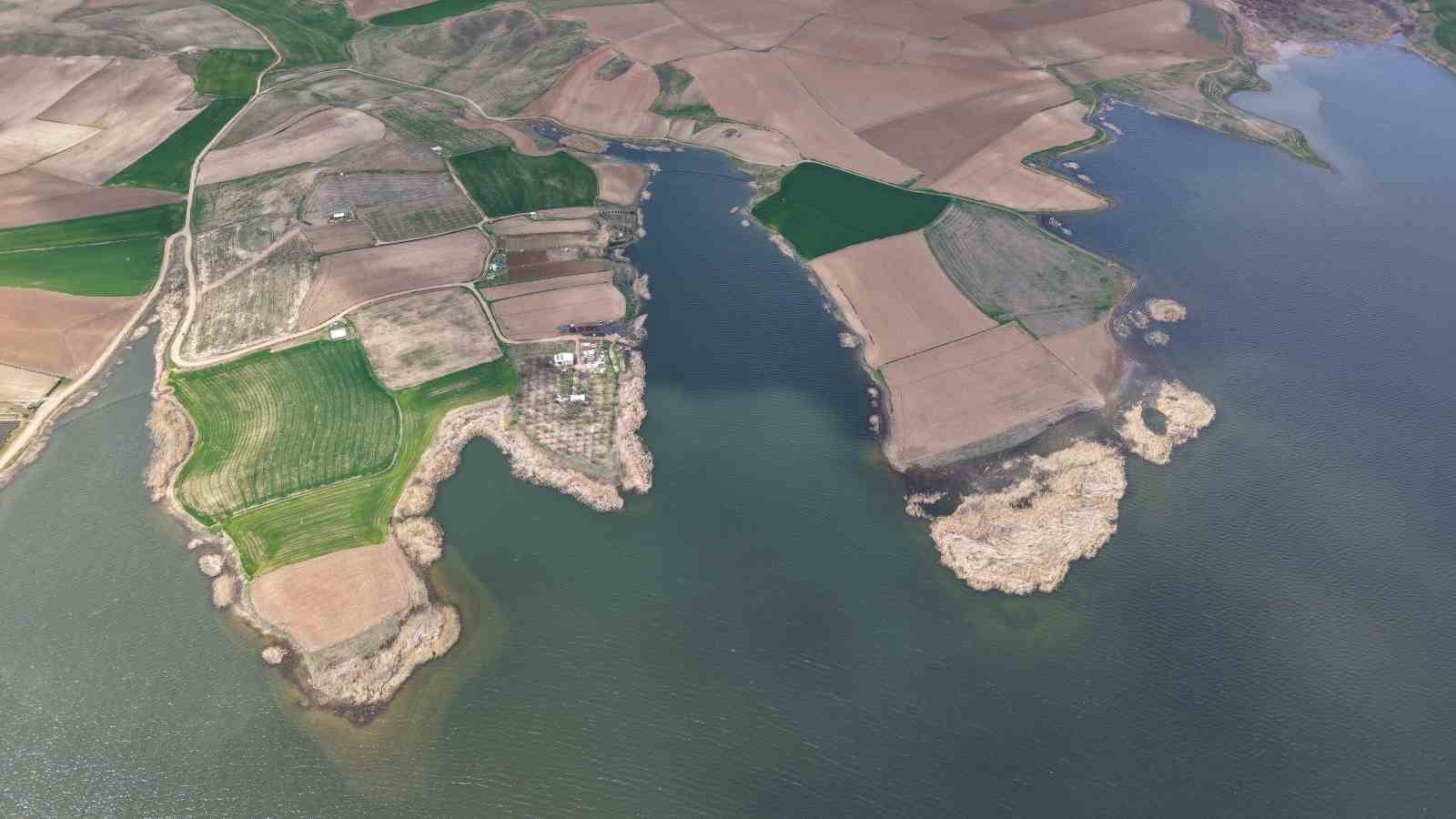 5 ay önce çekilmişti, son hali havadan görüntülendi: Barajda su seviyesi yeniden yükseldi
