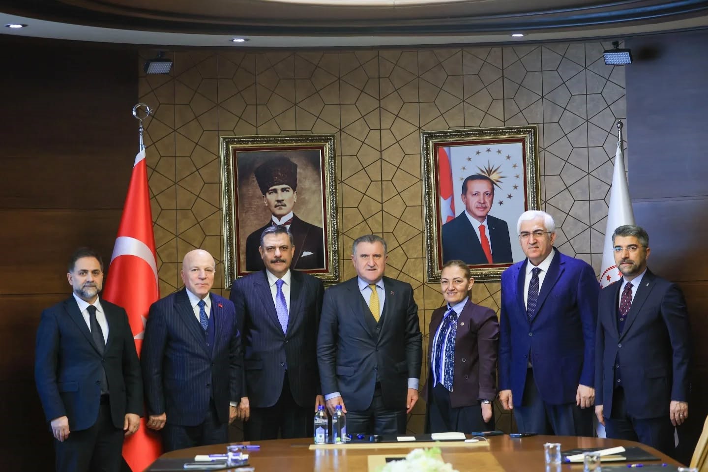 5 bin kişilik salon için imzalar atıldı
