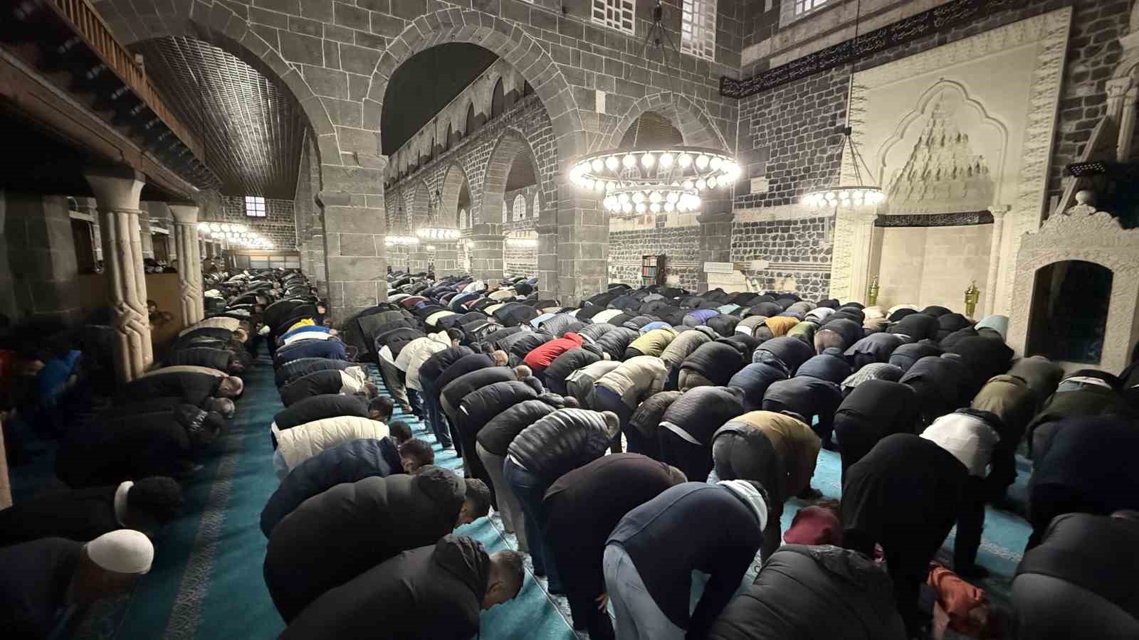 5. Harem-i Şerif’i de bayram namazı kılındı
