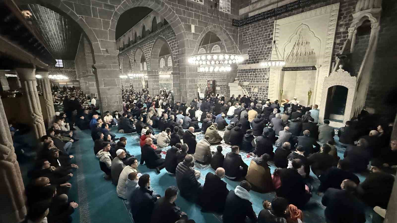 5. Harem-i Şerif’i de bayram namazı kılındı
