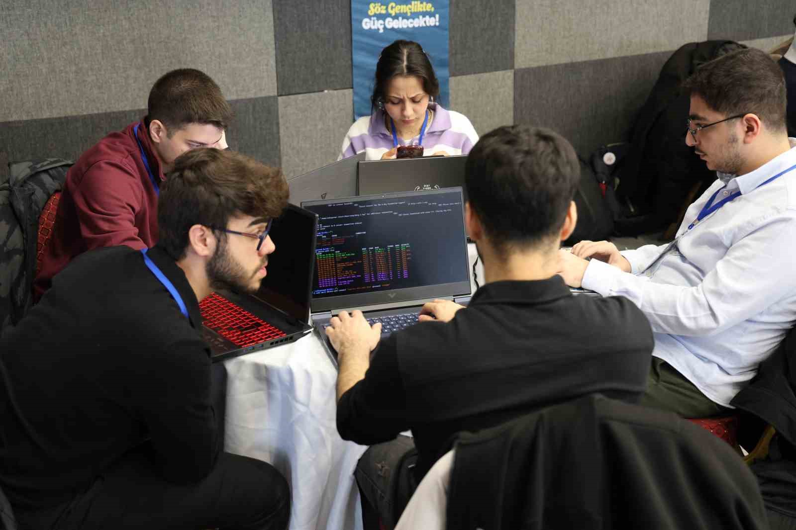 5 ilden 70 genç Elazığ’da Türkiye’nin uzay misyonu için ter dökecek
