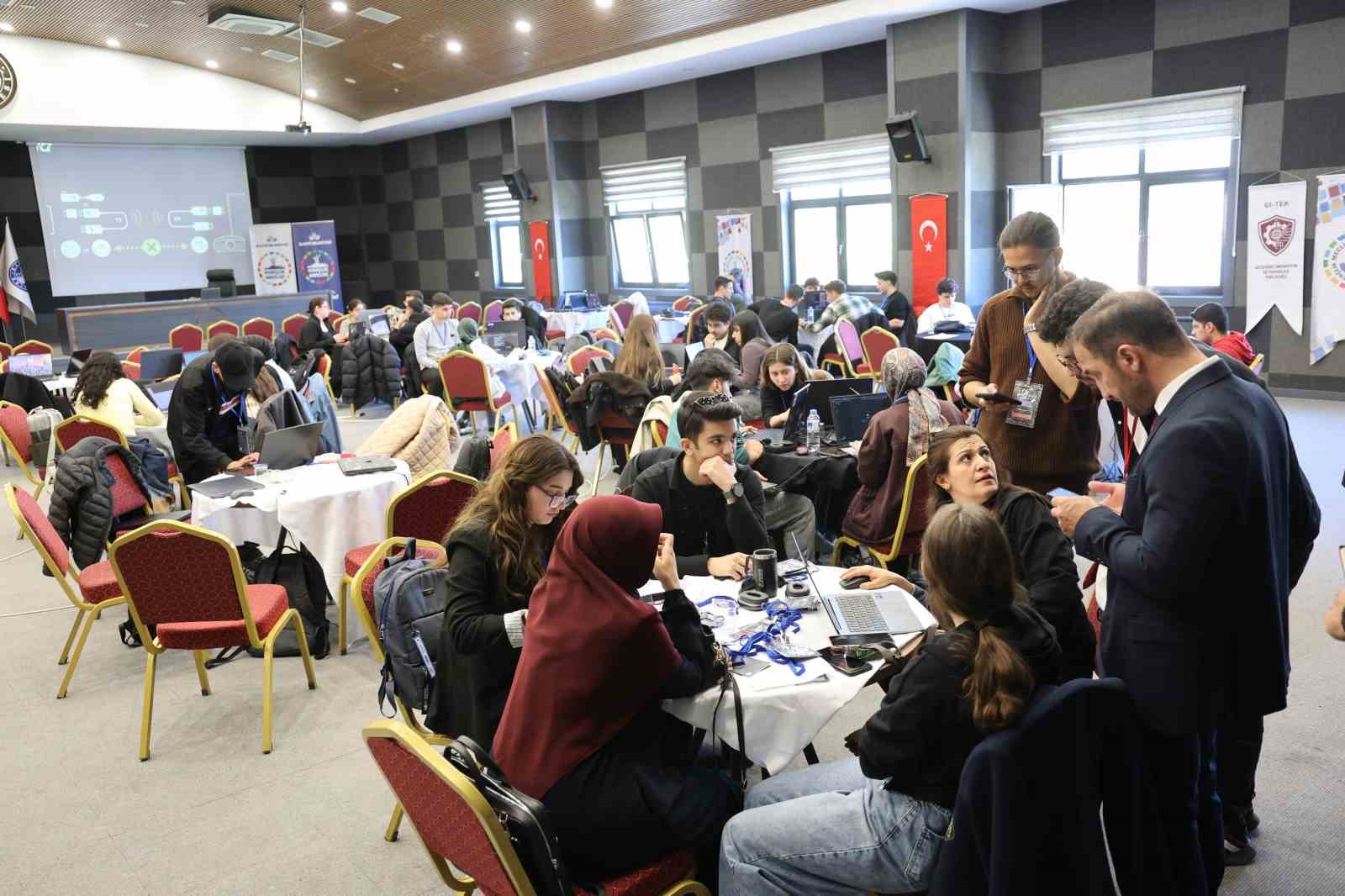 5 ilden 70 genç Elazığ’da Türkiye’nin uzay misyonu için ter dökecek
