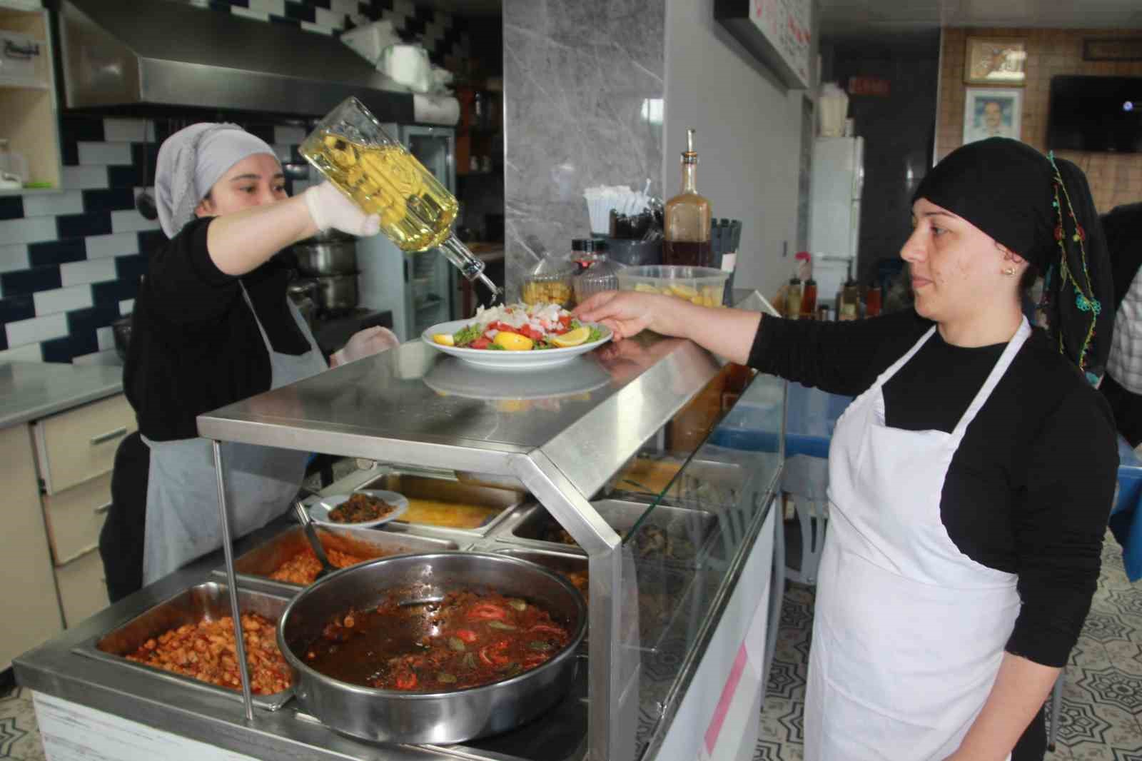 5 kadın, bir lokanta: Bu lokantanın tüm çalışanları kadın
