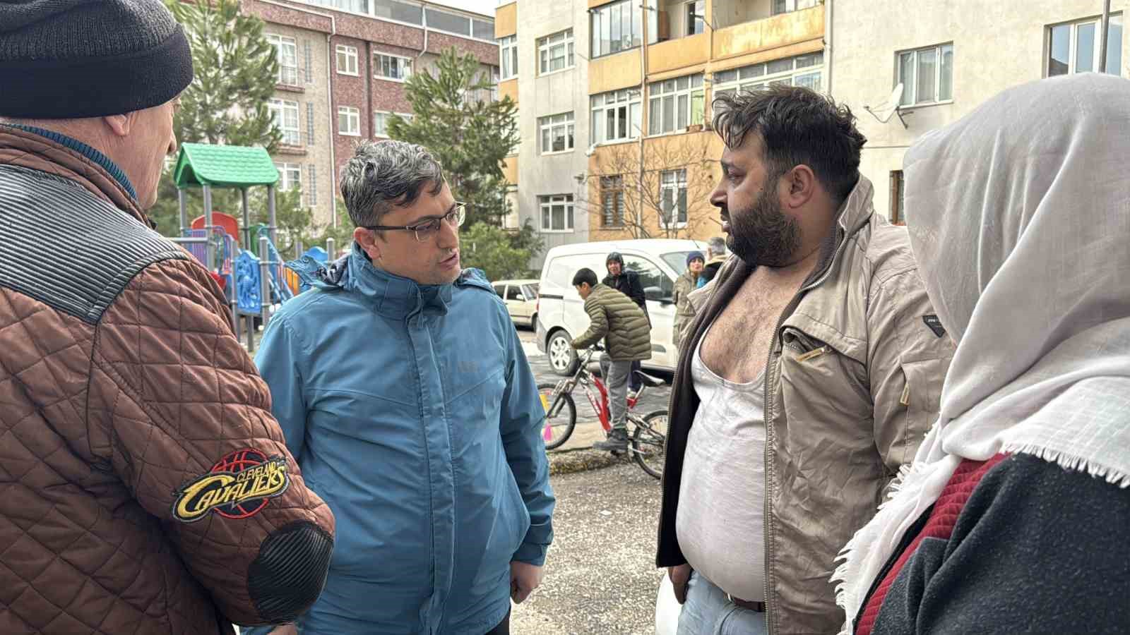 5 katlı apartmanda yangın paniği: 8 kişi itfaiye ekiplerince kurtarıldı
