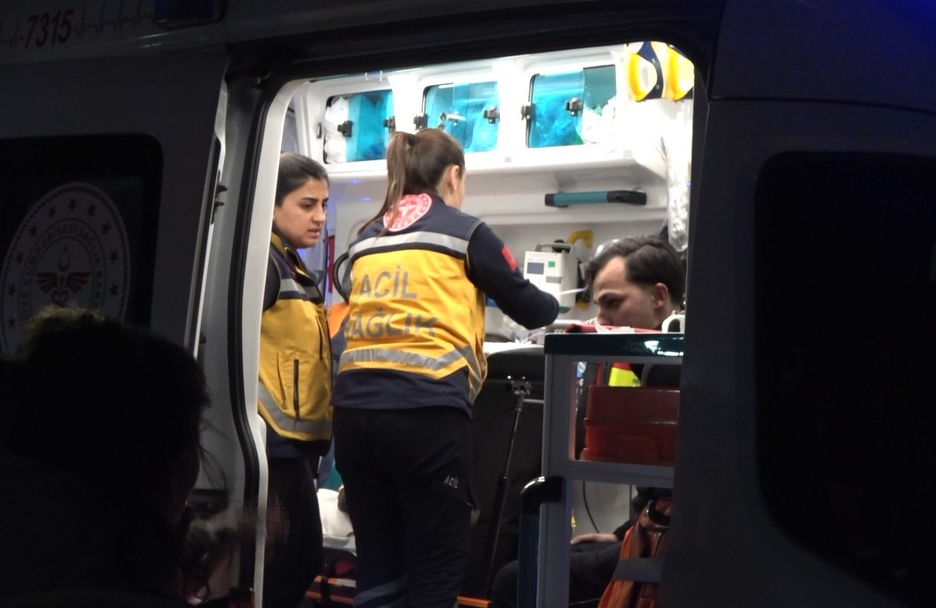 5 katlı binada korkutan yangın:2 kişi dumandan etkilendi
