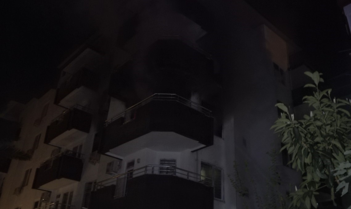 5 katlı binada korkutan yangın:2 kişi dumandan etkilendi
