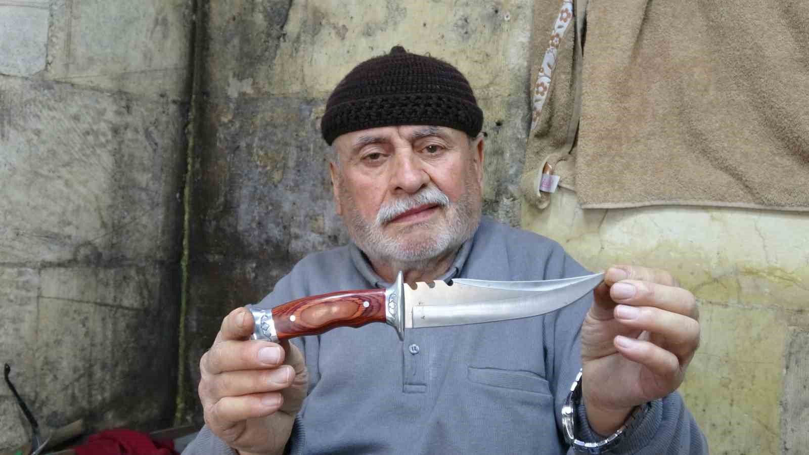 5 metrekarelik dükkanında 67 yıldır bıçakçılık yapıyor
