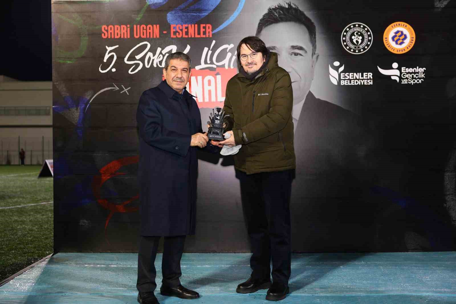 5. Sabri Ugan Esenler Sokak Ligi finalinde Fırat Aydınus düdük çaldı, Emre Tilev anlattı
