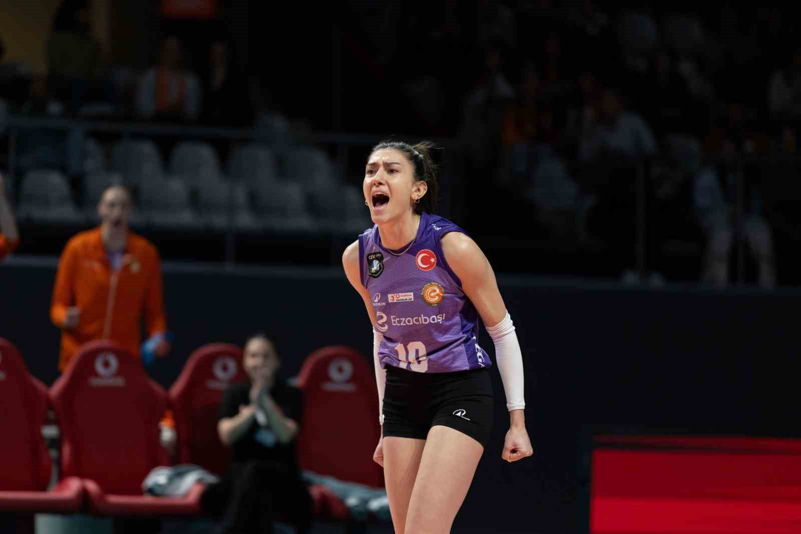 5 setlik derbinin galibi Eczacıbaşı Dynavit
