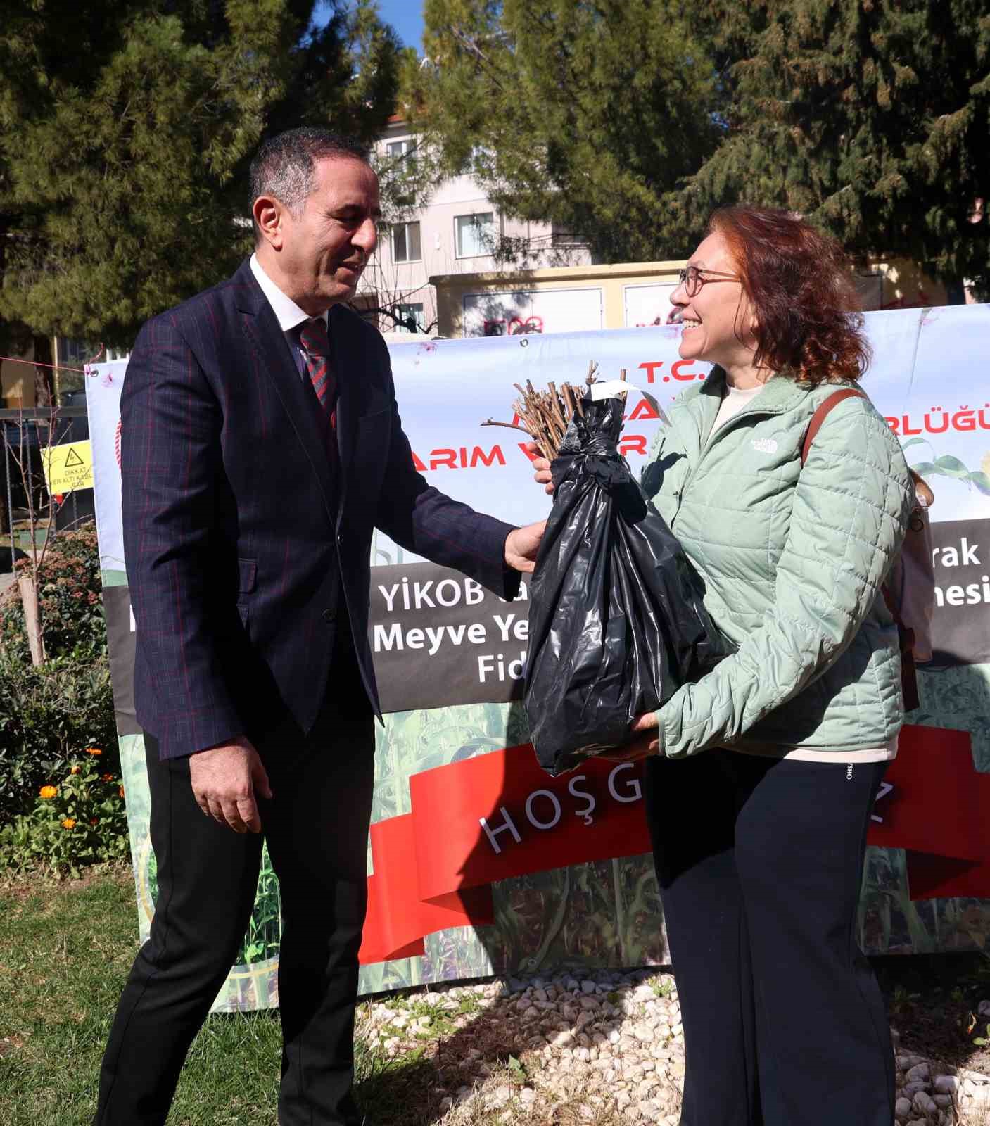 50 bin adet üzümsü fidan dağıtıldı
