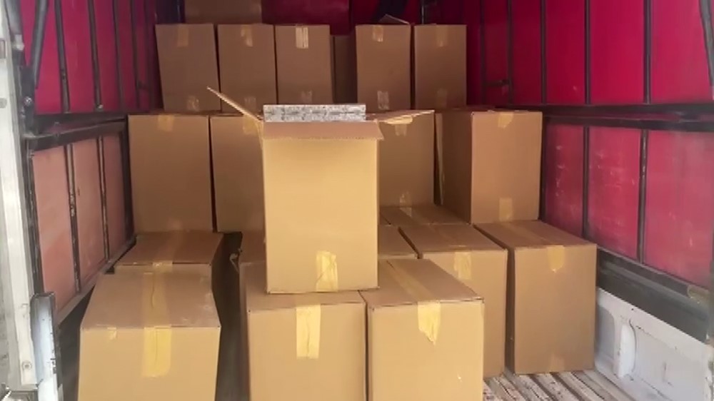 50 bin paket kaçak sigara yakalattı, "Ucuza bulunca toplu satın aldım" dedi
