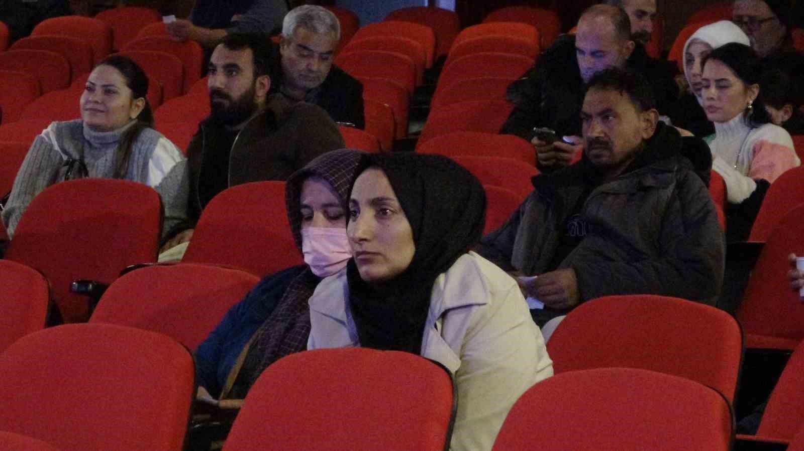 500 bin sosyal konut projesi kapsamında Mersin’de 8 bin 190 hak sahibi belirlendi
500 bin sosyal konut projesi kapsamında Mersin’de 8 bin 190 hak sahibi belirlendi