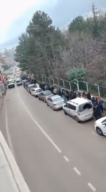500 metreyi aşan kuyruk, sadece ona binebilmek için

