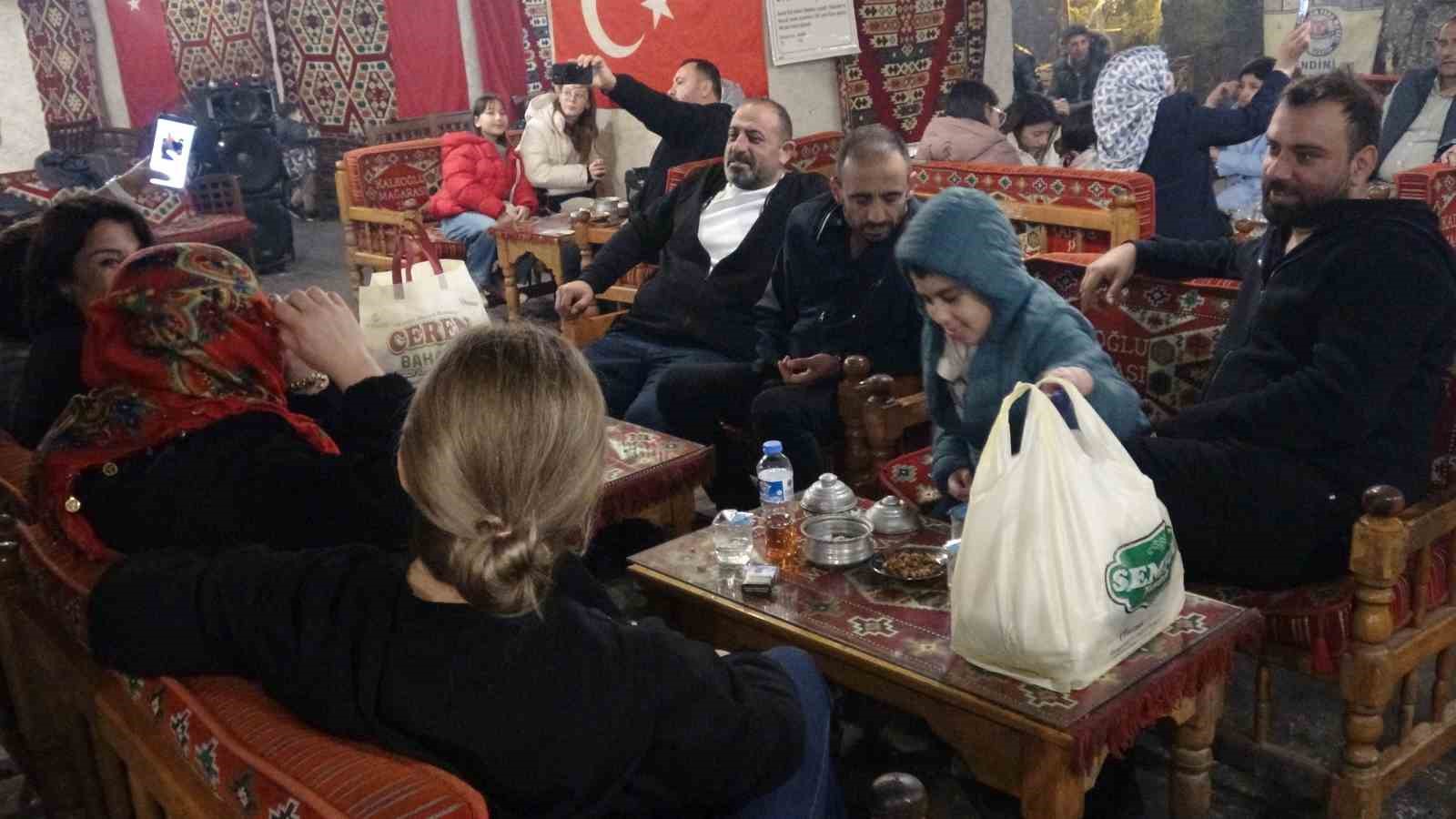 500 yıllık mağarayı gören hayran kalıyor
