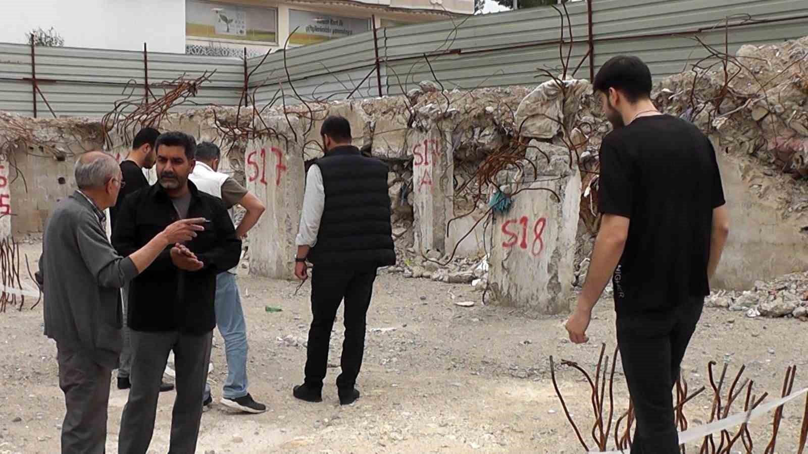 51 kişiye mezar olan Furkan Apartmanı davası ertelendi
51 kişiye mezar olan Furkan Apartmanı davası ertelendi