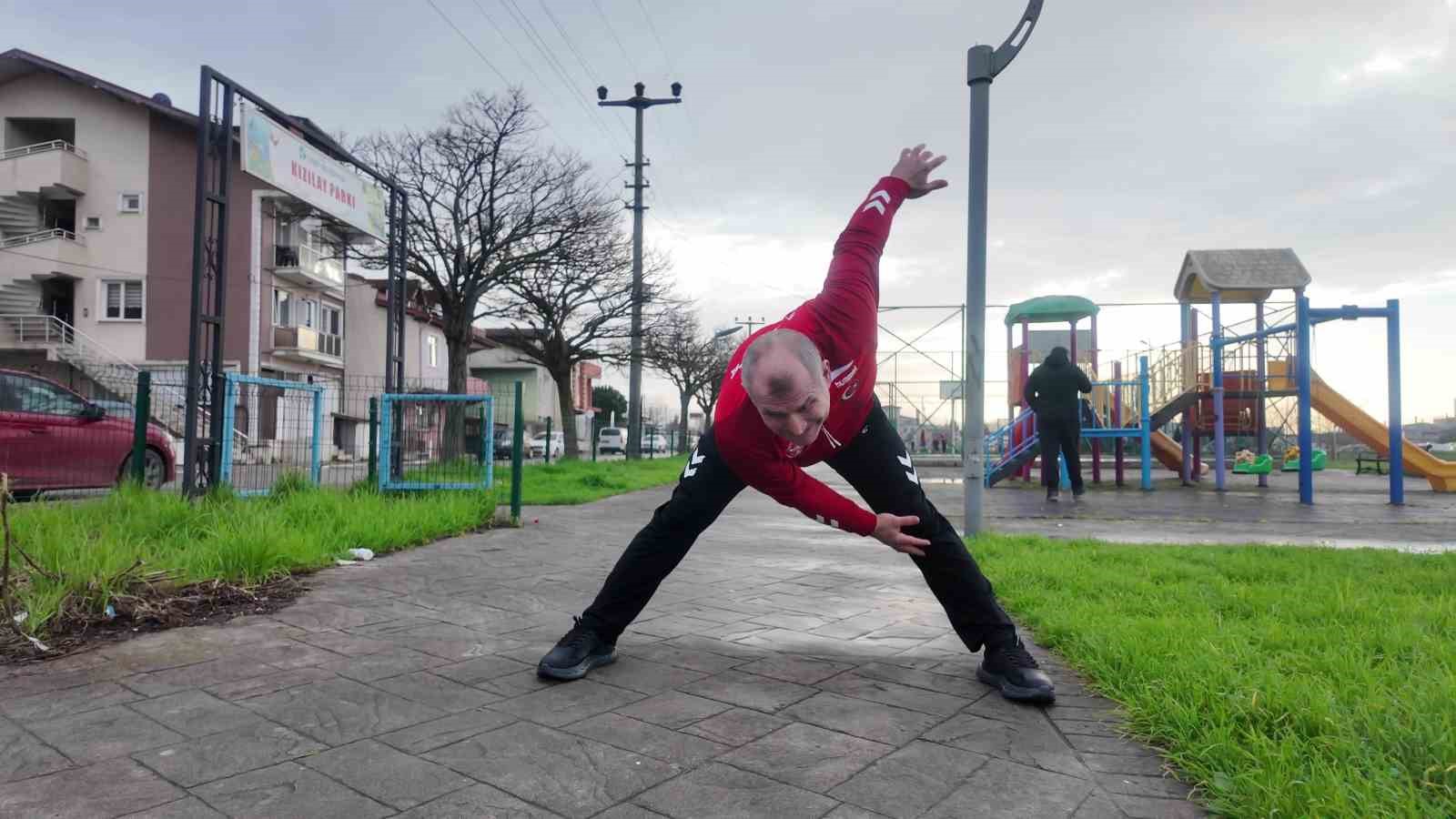 51 yaşındaki dünya şampiyonu, güreşçi koçla antrenman yaptı
51 yaşındaki dünya şampiyonu, güreşçi koçla antrenman yaptı