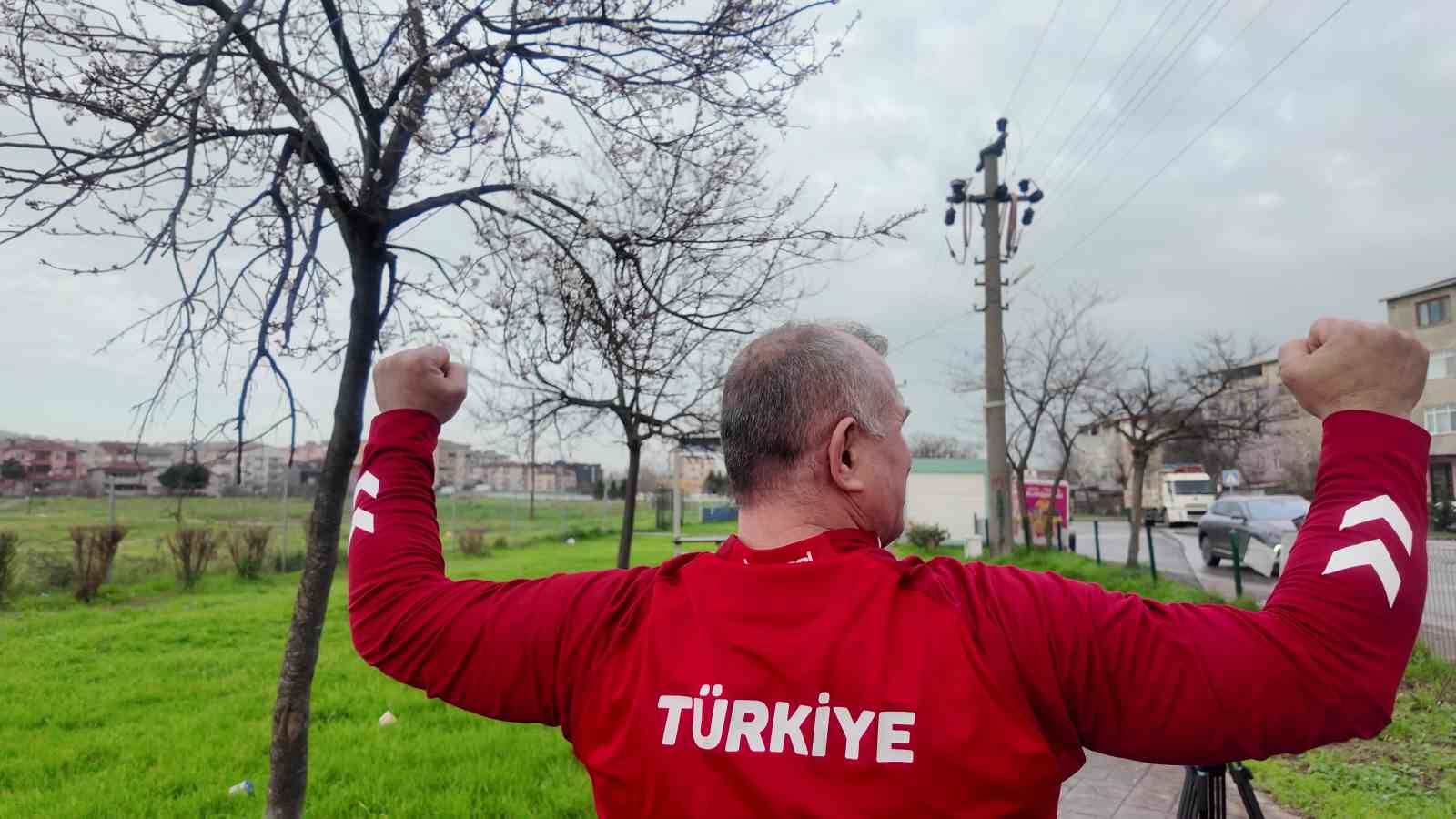 51 yaşındaki dünya şampiyonu, güreşçi koçla antrenman yaptı
51 yaşındaki dünya şampiyonu, güreşçi koçla antrenman yaptı