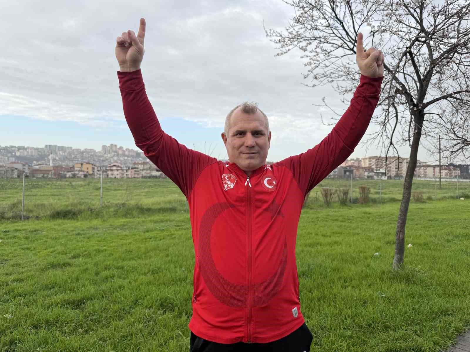 51 yaşındaki dünya şampiyonu, güreşçi koçla antrenman yaptı
51 yaşındaki dünya şampiyonu, güreşçi koçla antrenman yaptı