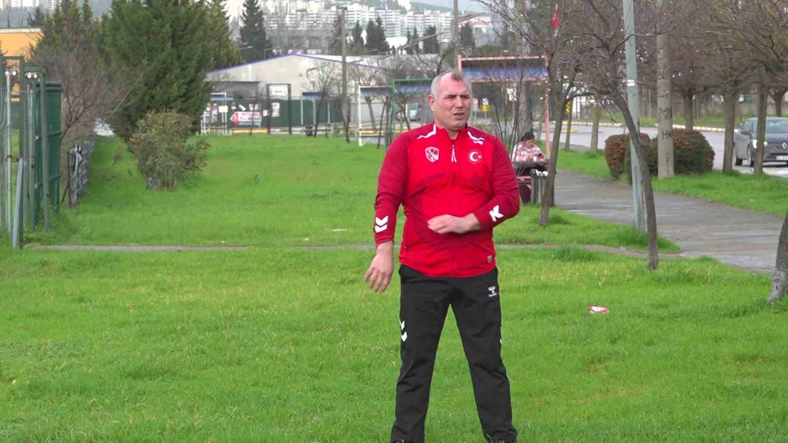 51 yaşındaki dünya şampiyonu, güreşçi koçla antrenman yaptı
51 yaşındaki dünya şampiyonu, güreşçi koçla antrenman yaptı