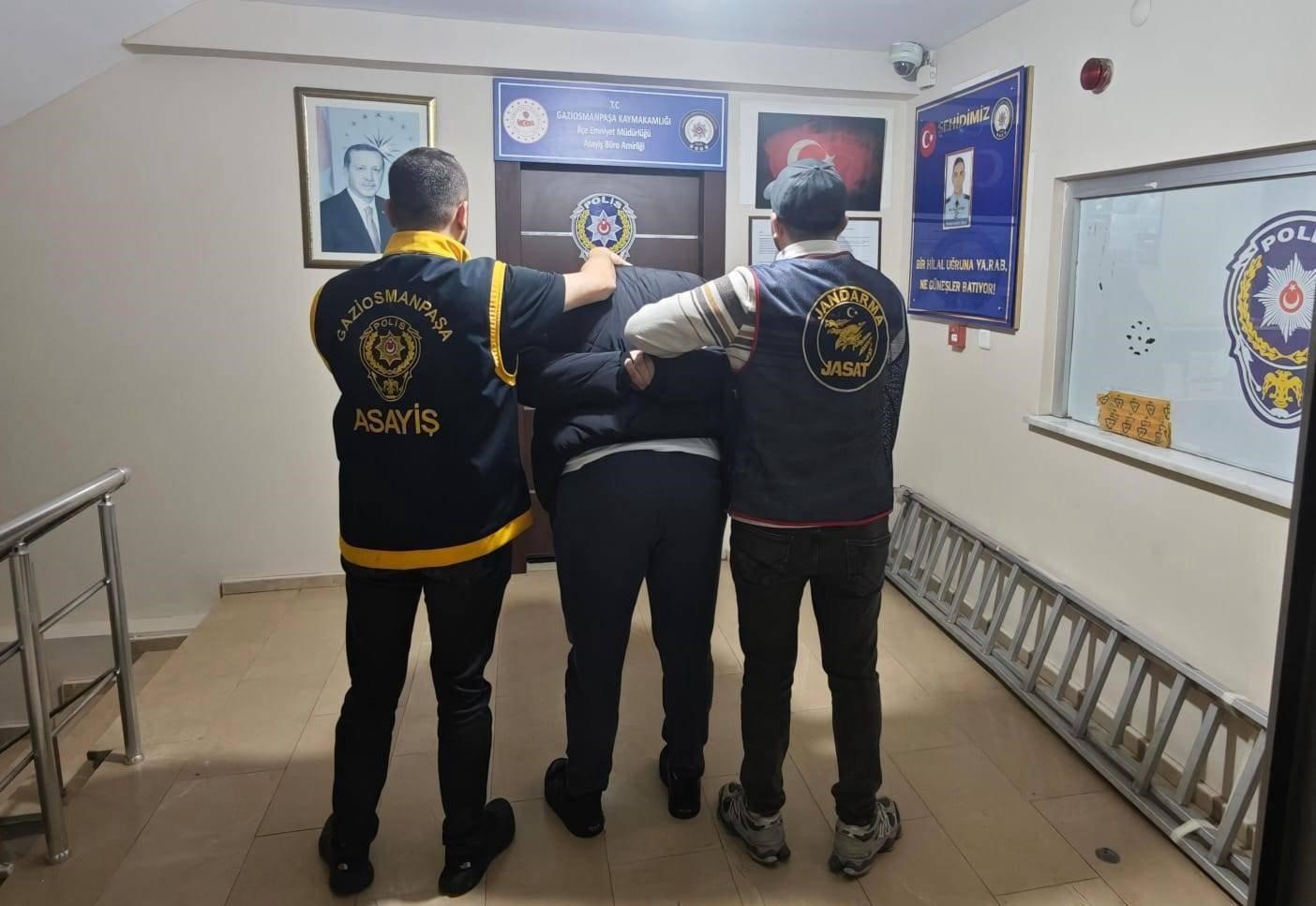 52 ayrı suçtan 33 yıl 6 ay hapis cezası bulunan firari JASAT operasyonuyla yakalandı
