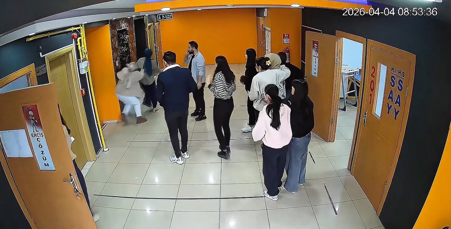 5.2 büyüklüğündeki depremde korku dolu anlar
