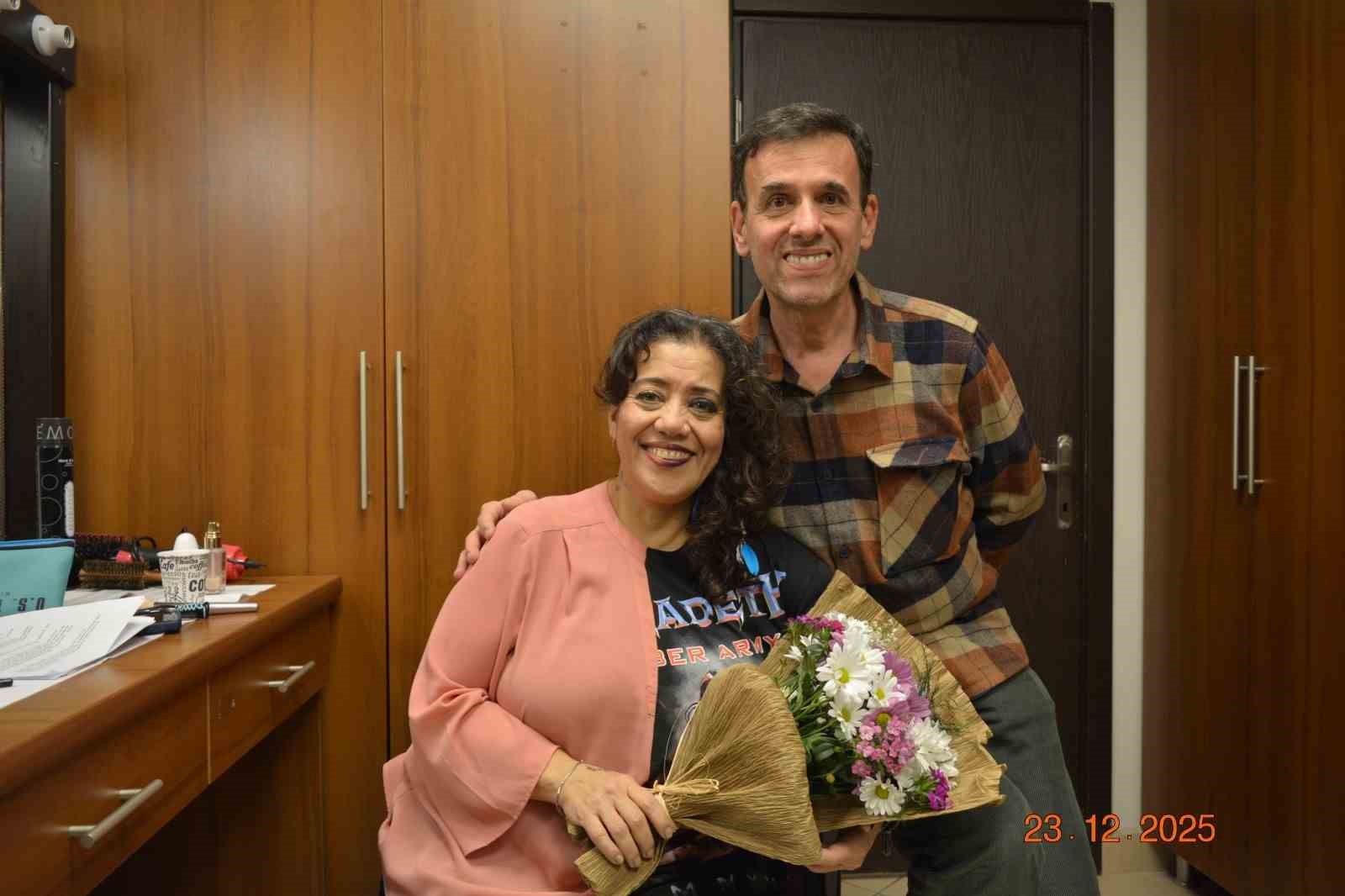 55 yaşında Biyologluğu bırakıp tiyatrocu oldu
