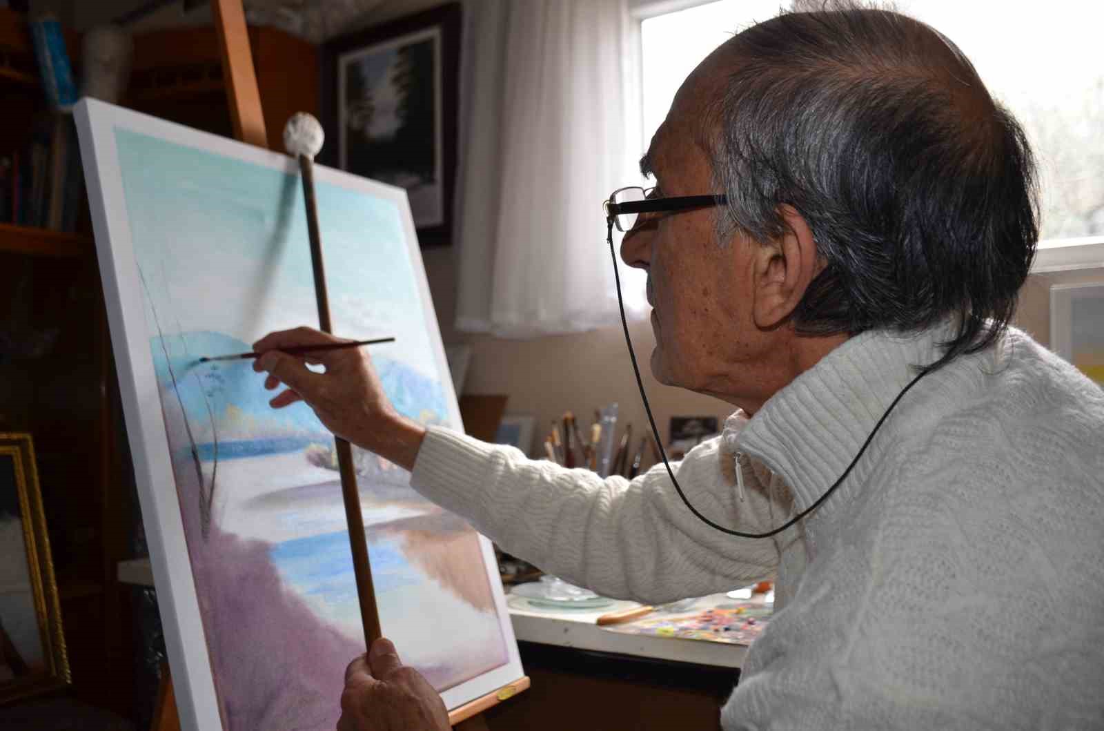 55 yıldır en yakın arkadaşı resim tuvali oldu
