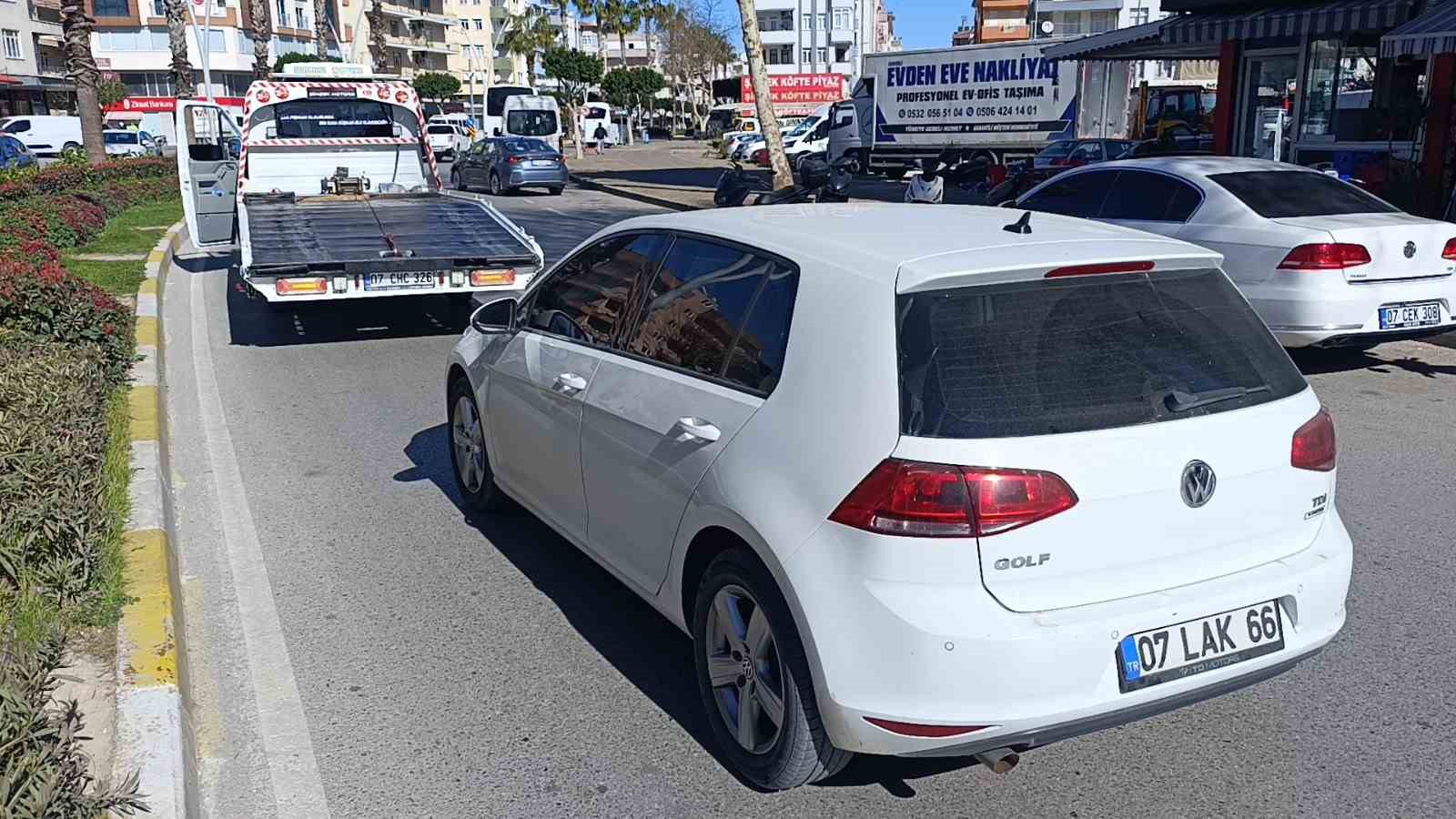 6 aracın karıştığı  zincirleme kaza ucuz atlatıldı
