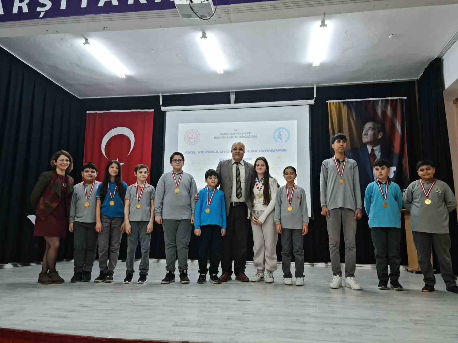 6. Geleneksel Alaplı Akıl ve Zeka Oyunları Turnuvası gerçekleştirildi
