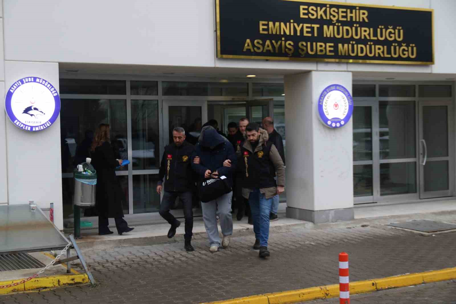 6 ilde fuhuş operasyonu: 6’sı yabancı 15 kadın kurtarıldı, 13 şüpheli yakalandı
