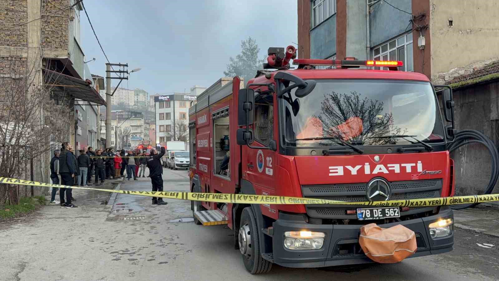 6 kişinin yaşadığı daire alevlere teslim oldu
