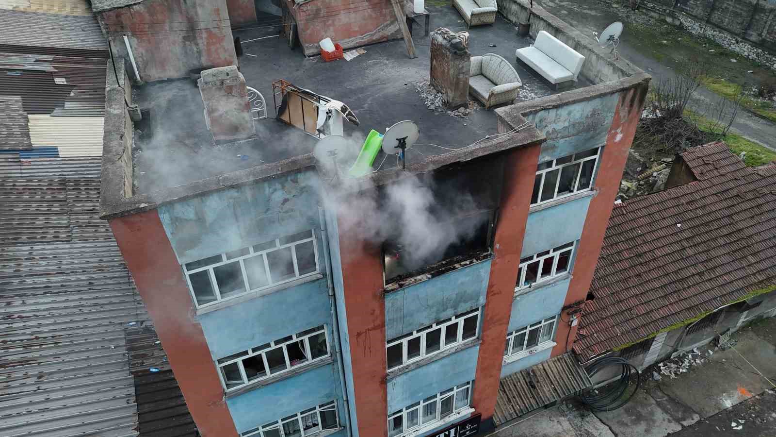 6 kişinin yaşadığı daire alevlere teslim oldu
