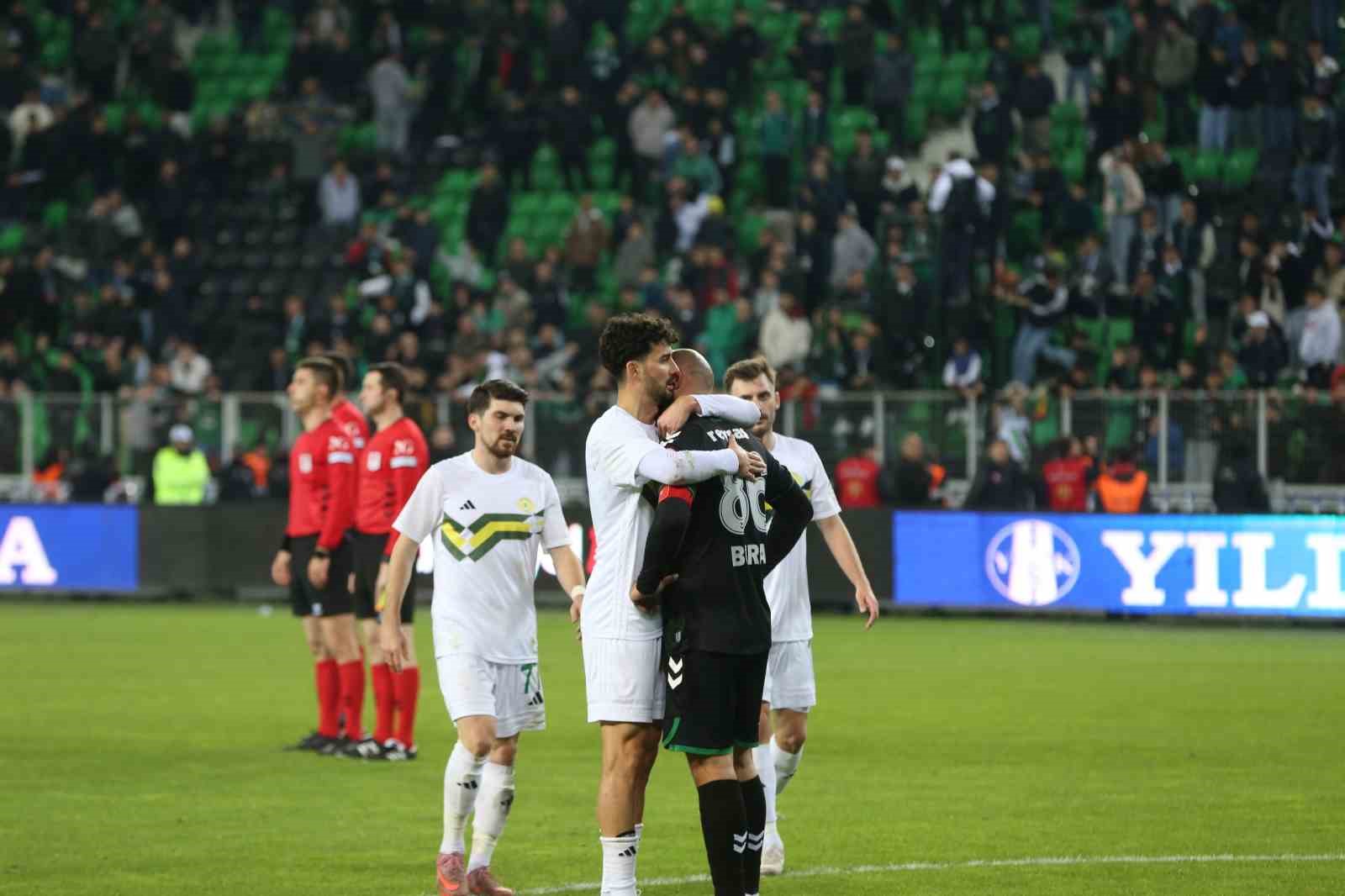 6 sezonda 16 teknik adam, 5 başkan: 15 senelik Sakaryaspor serüveni
6 sezonda 16 teknik adam, 5 başkan: 15 senelik Sakaryaspor serüveni