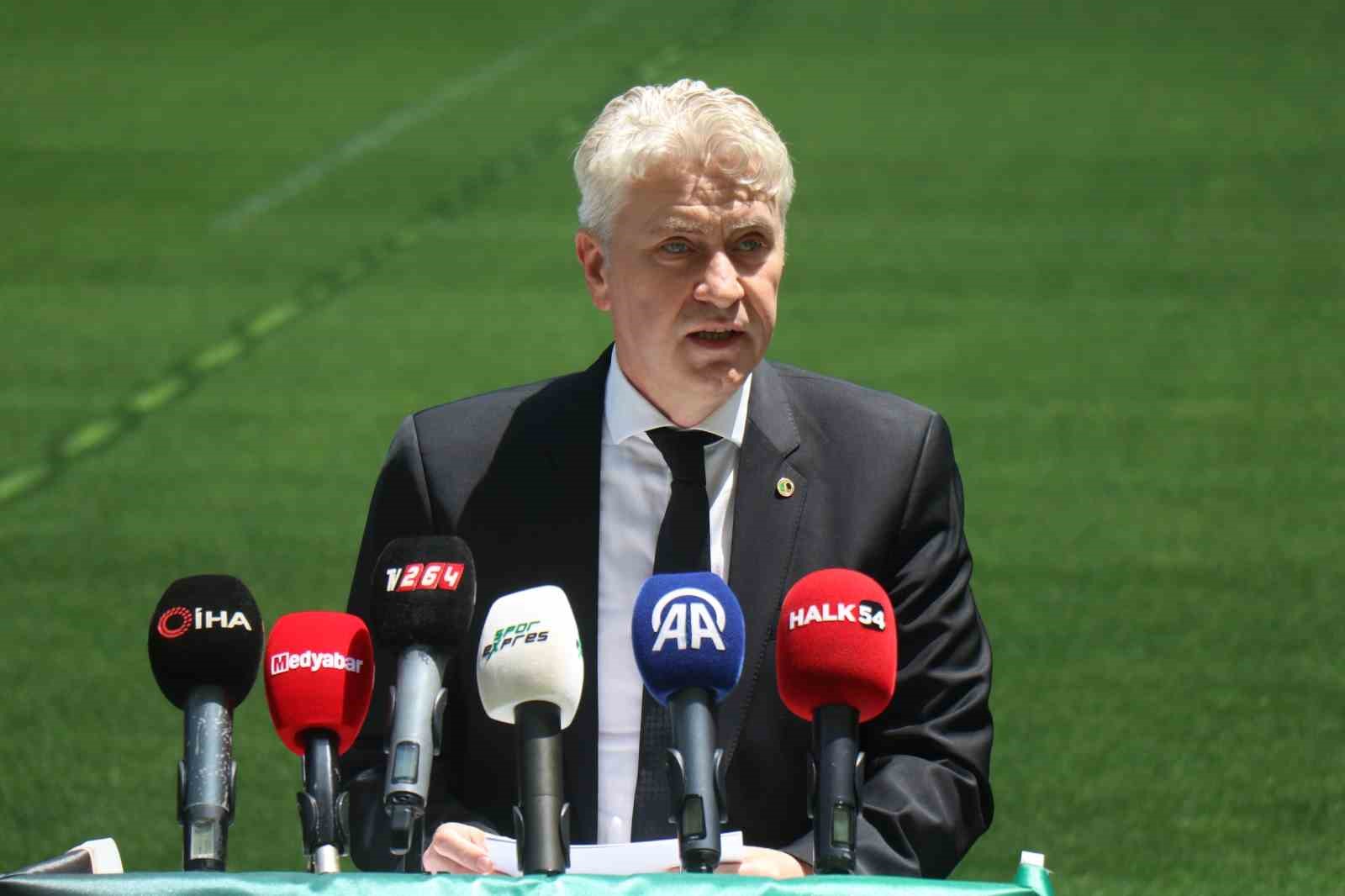 6 sezonda 16 teknik adam, 5 başkan: 15 senelik Sakaryaspor serüveni
6 sezonda 16 teknik adam, 5 başkan: 15 senelik Sakaryaspor serüveni