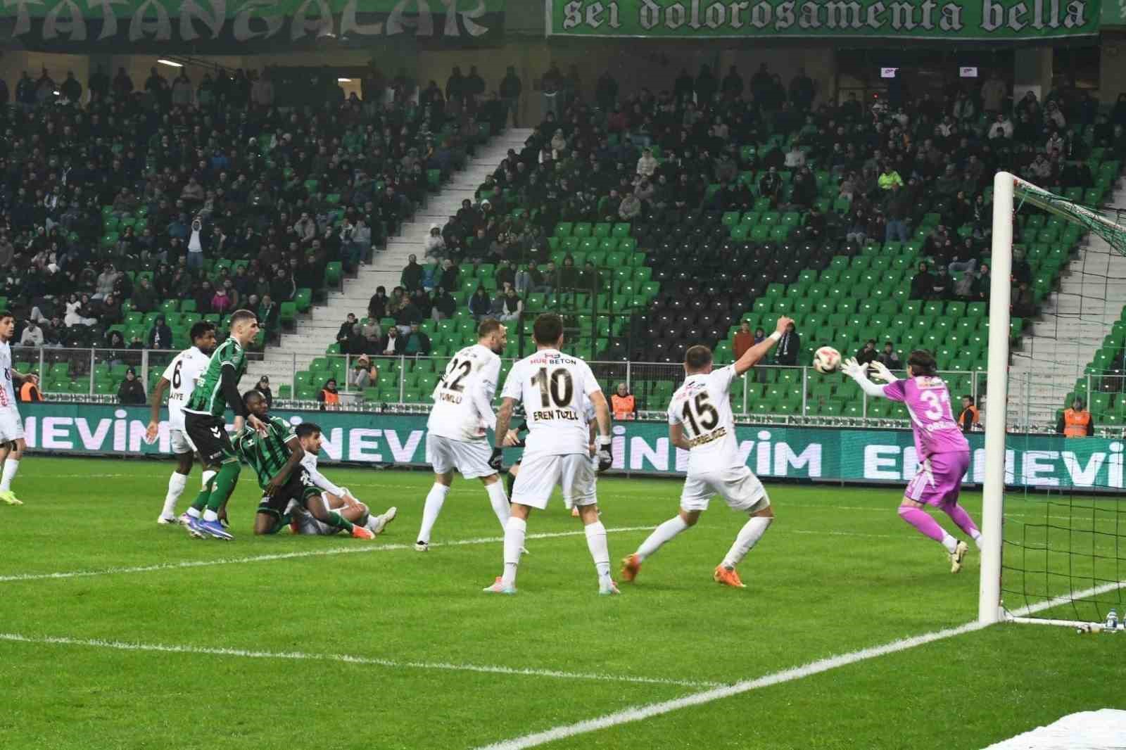 6 sezonda 16 teknik adam, 5 başkan: 15 senelik Sakaryaspor serüveni
6 sezonda 16 teknik adam, 5 başkan: 15 senelik Sakaryaspor serüveni