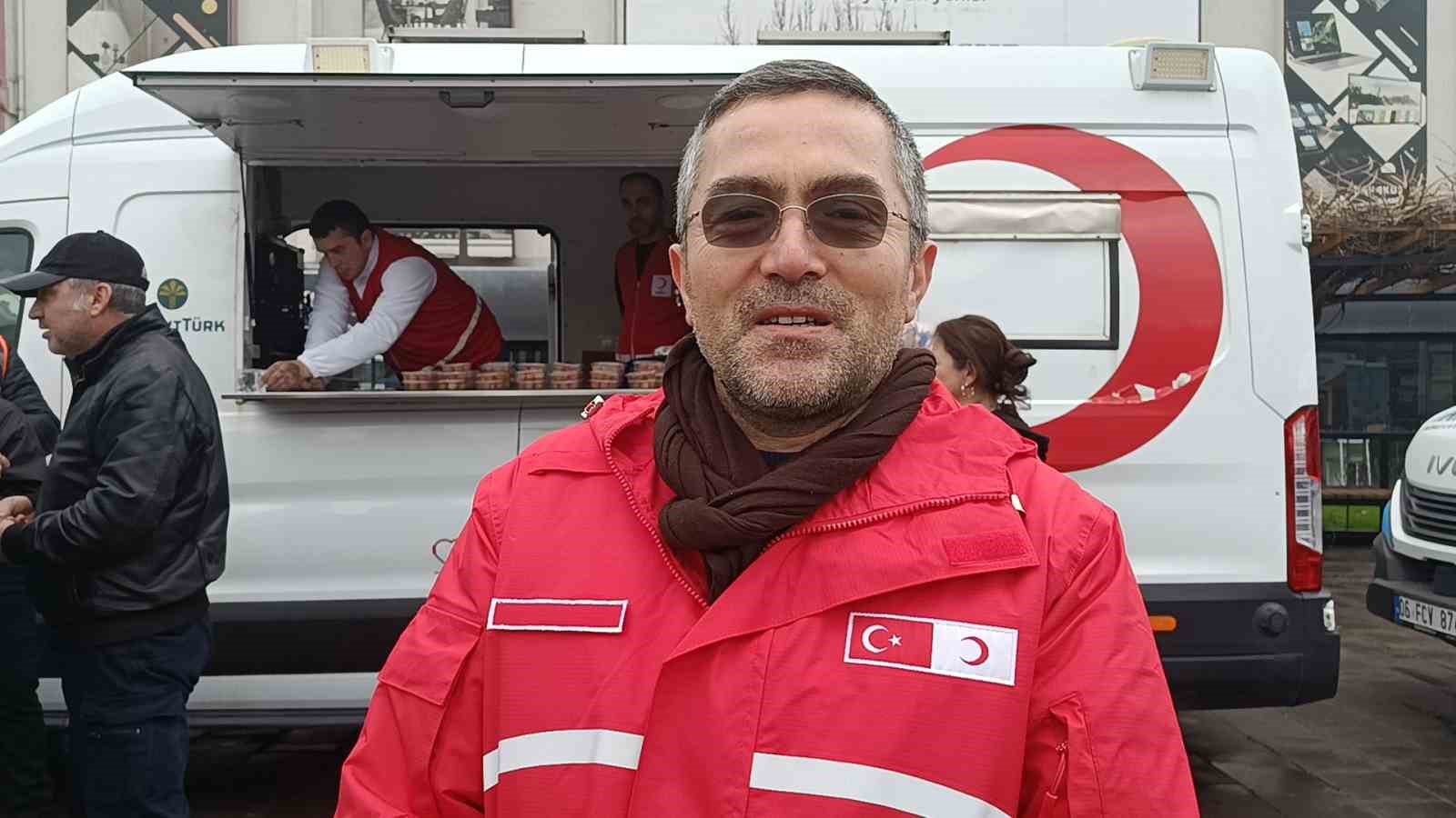 6 Şubat depreminde hayatını kaybedenler anısına lokma dağıtıldı
