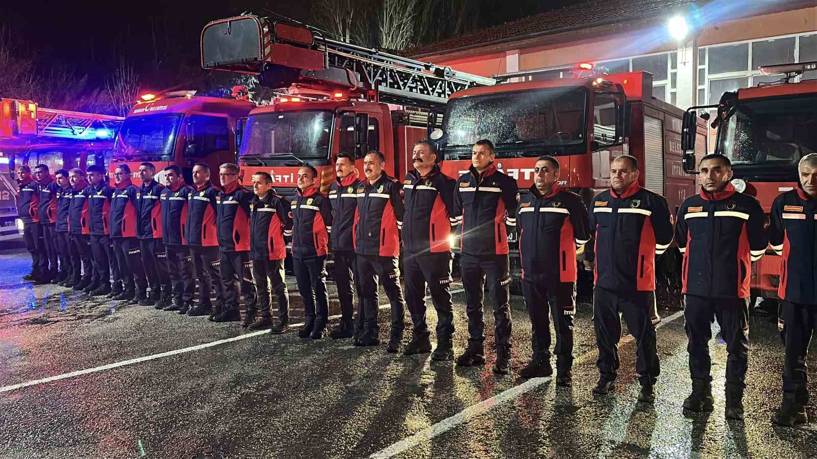 6 Şubat depremlerinde birçok insana umut olan Burdur İtfaiyesi deprem şehitlerini unutmadı
